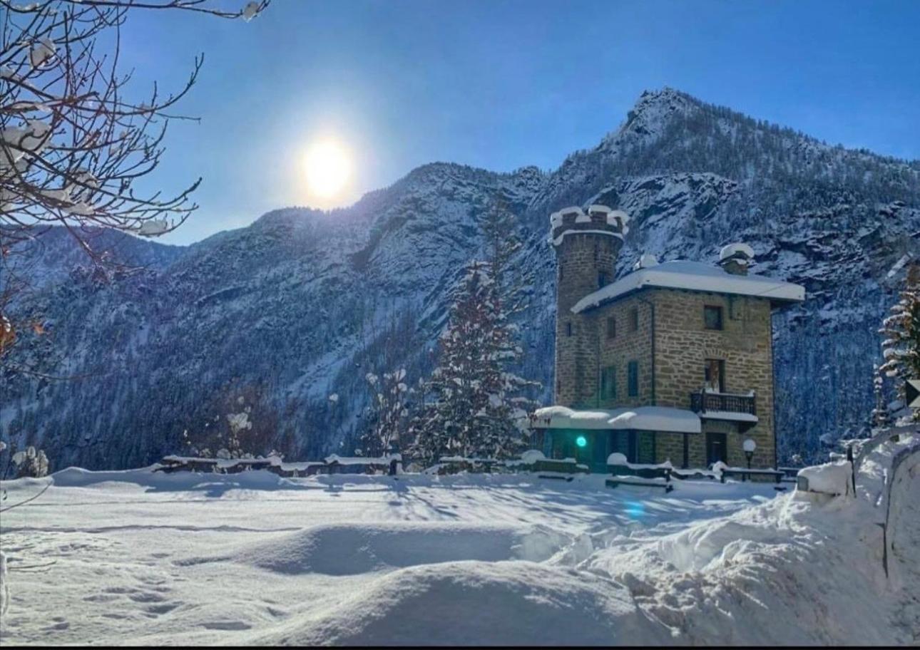 Il Castello Nel Bosco, Appartamento Torrente Champorcher Extérieur photo