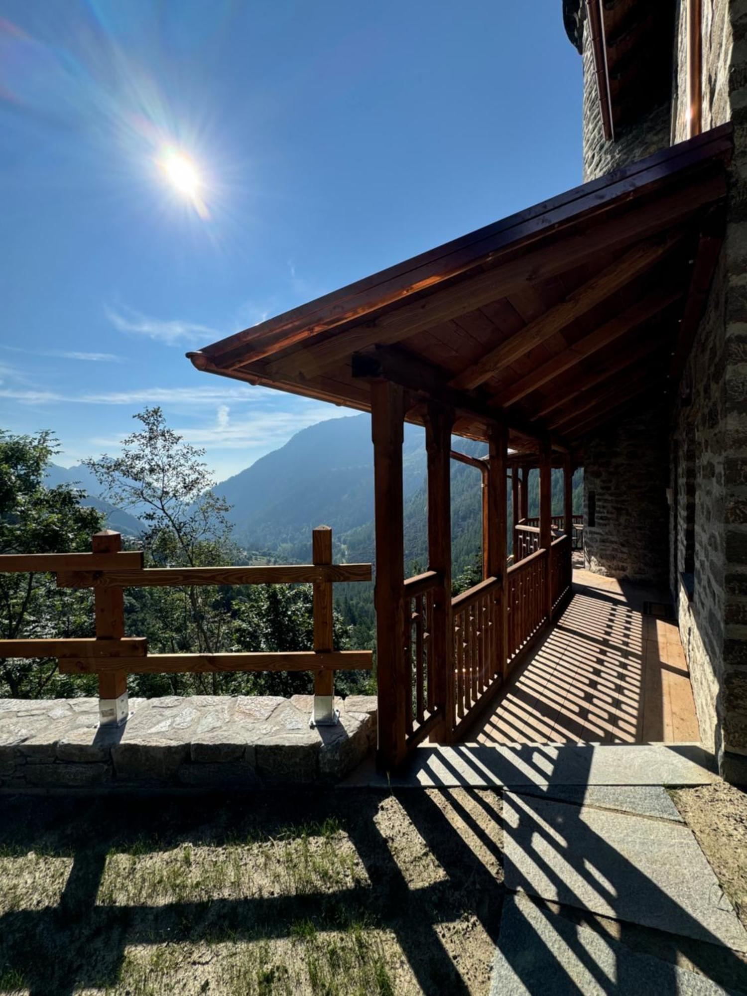Il Castello Nel Bosco, Appartamento Torrente Champorcher Extérieur photo