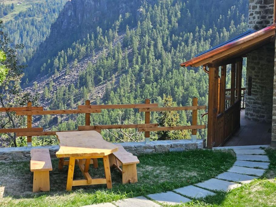 Il Castello Nel Bosco, Appartamento Torrente Champorcher Extérieur photo